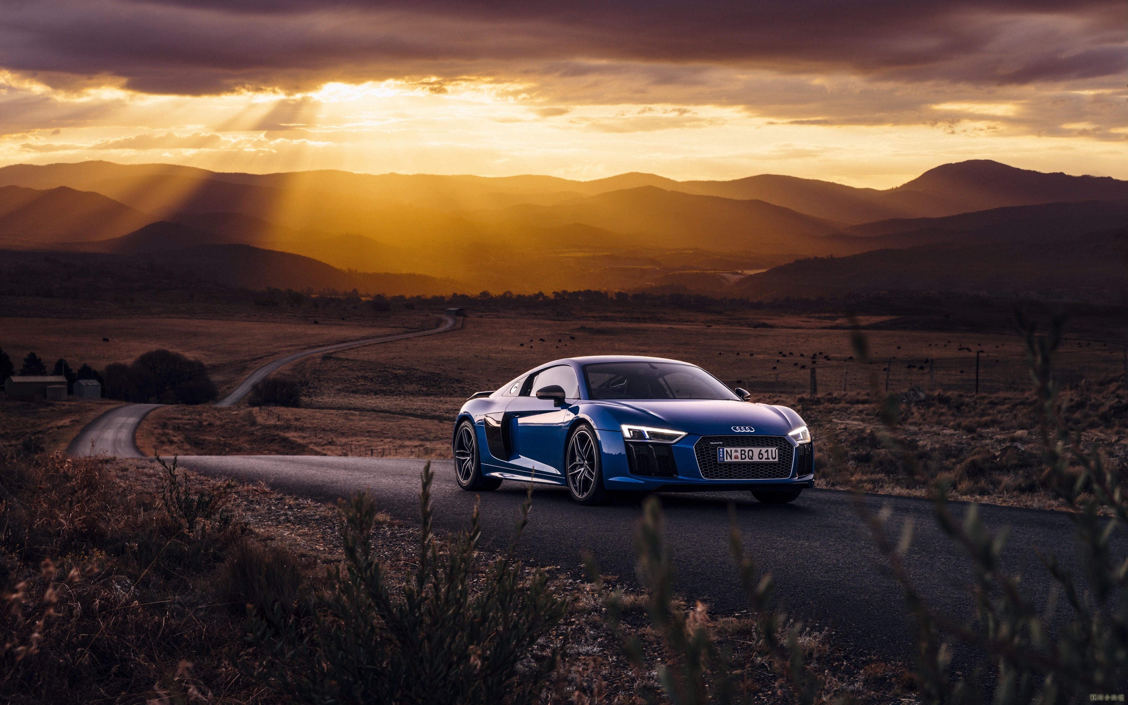 audi_r8_v10_side_view_road_109803_3840x2400.jpg