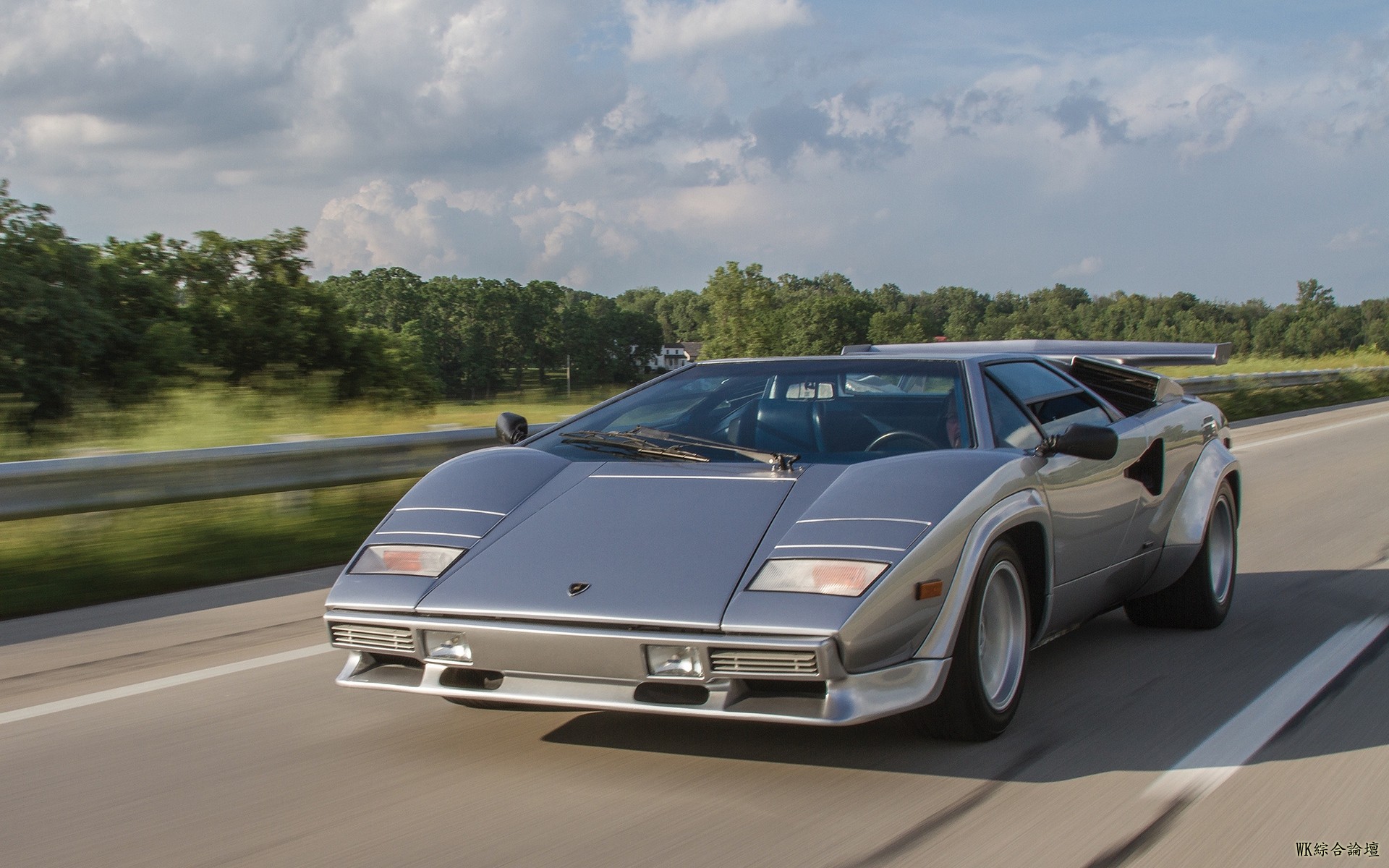 lamborghini_countach_lp500s_movement_speed_98717_1920x1200.jpg