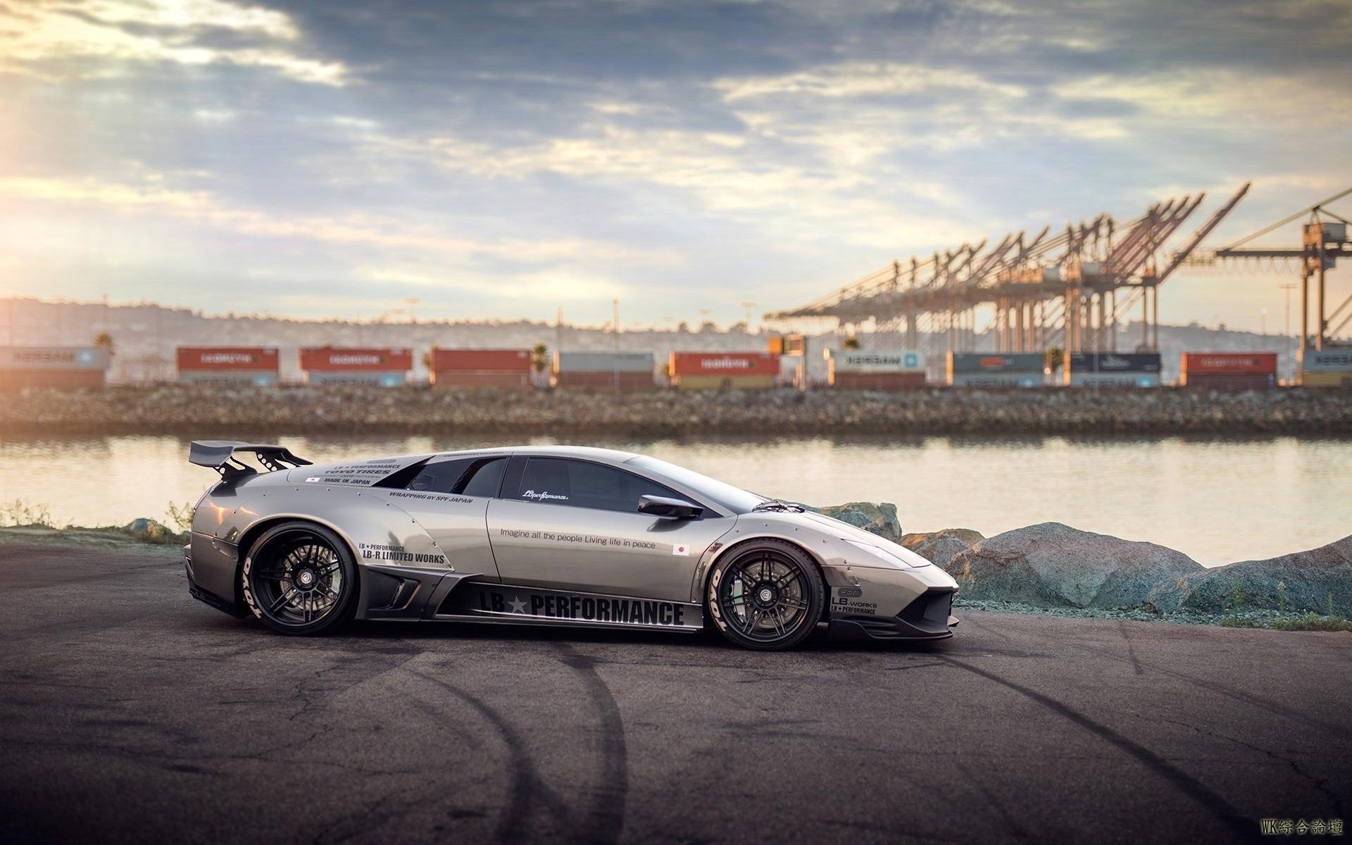 lamborghini_murcielago_car_drift_76874_1920x1200.jpg