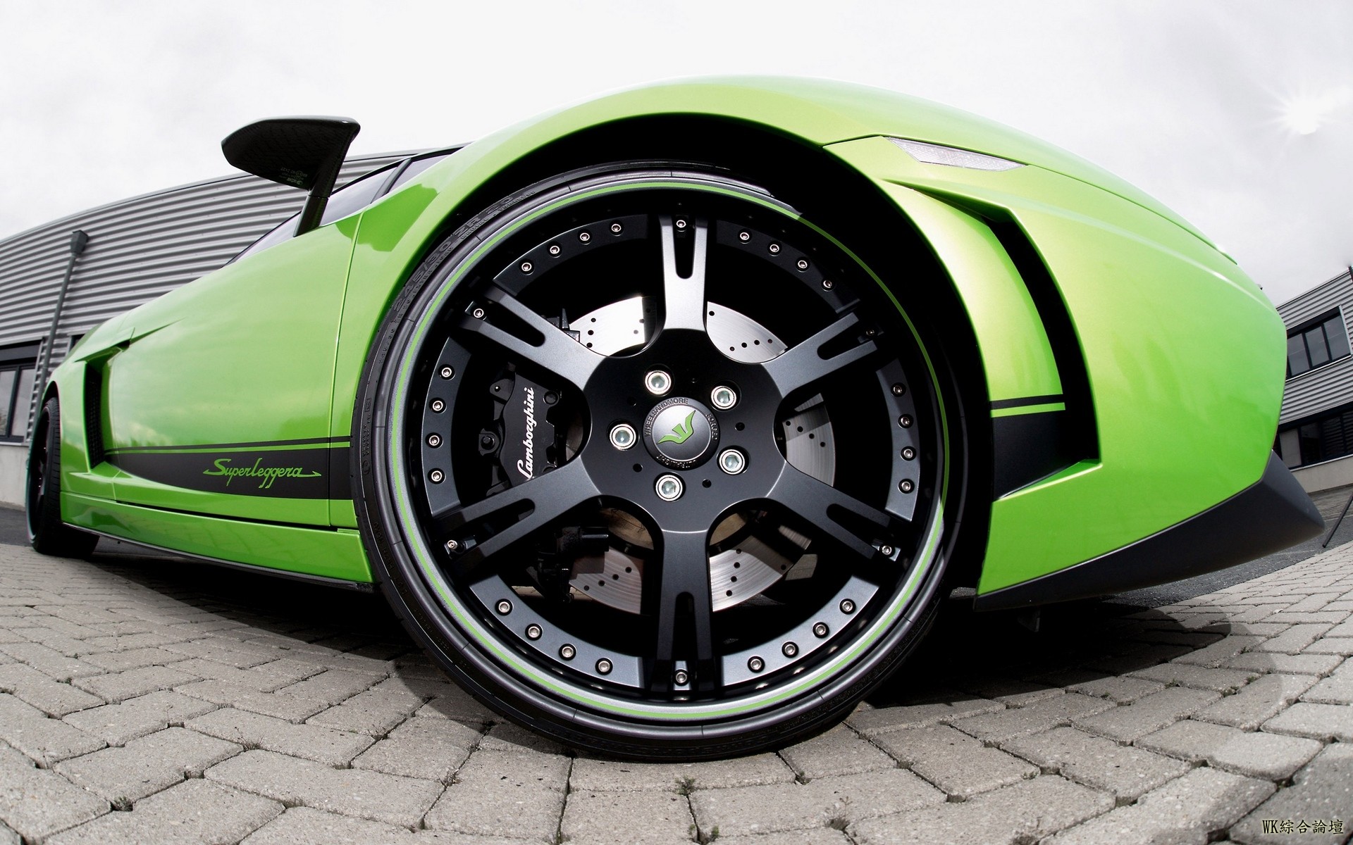 lamborghini_wheel_green_79732_1920x1200.jpg