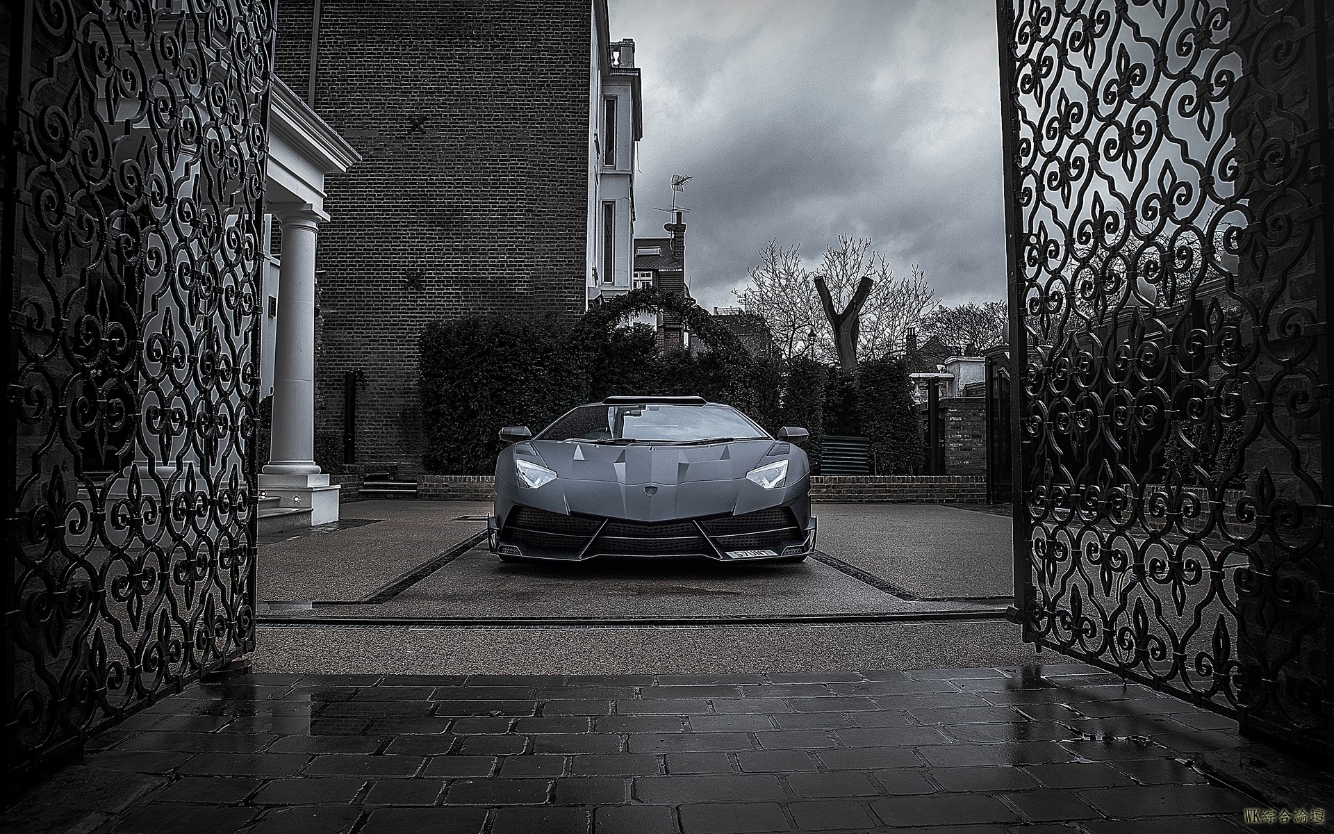 mansory_lamborghini_aventador_black_gate_front_view_109096_1920x1200.jpg